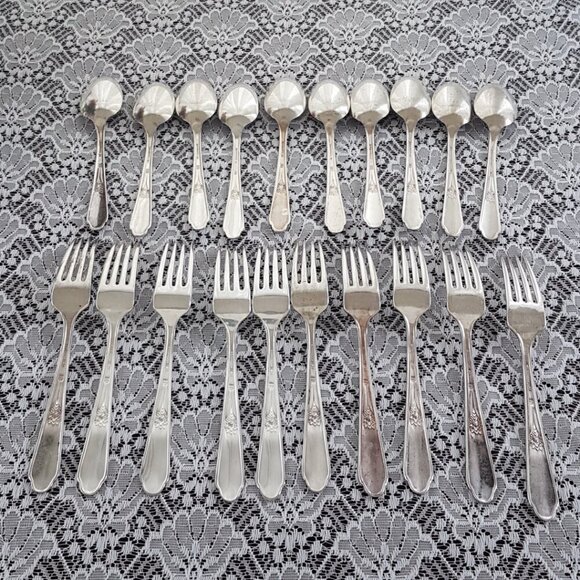 Vtg 1937 WM Rogers Hiawatha Memory 44-Piece Silver Plated Flatware Set for 10 - Picture 8 of 13